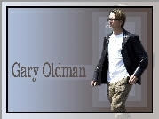 Gary Oldman,okulary, papieros
