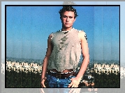 Heath Ledger,pasek, jeansy