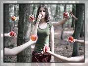 Kobieta, Drzewa, Ręce, Jabłka