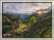 Góry, Kaukaz, Ruiny, Wieże obronne, Promienie słońca, Drzewa, Erzi, Republika Inguszetii, Rosja