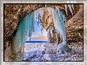 Stany Zjednoczone, Michigan, Grand Island Ice Caves, Jaskinia lodowa, Sople, Zima