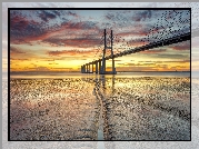 Rzeka Tag, Chmury, Zachód słońca, Most, Vasco da Gama, Lizbona, Portugalia
