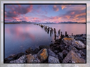 Rzeka, Niebo, Kamienie, Kołki, Zachód słońca, Puerto Natales, Patagonia, Chile