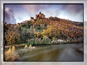 Francja, Castelnaud la Chapelle, Rzeka Dordogne, Twierdza, Zamek Castelnaud la Chapelle Castle, Wzgórze, Drzewa, Jesień