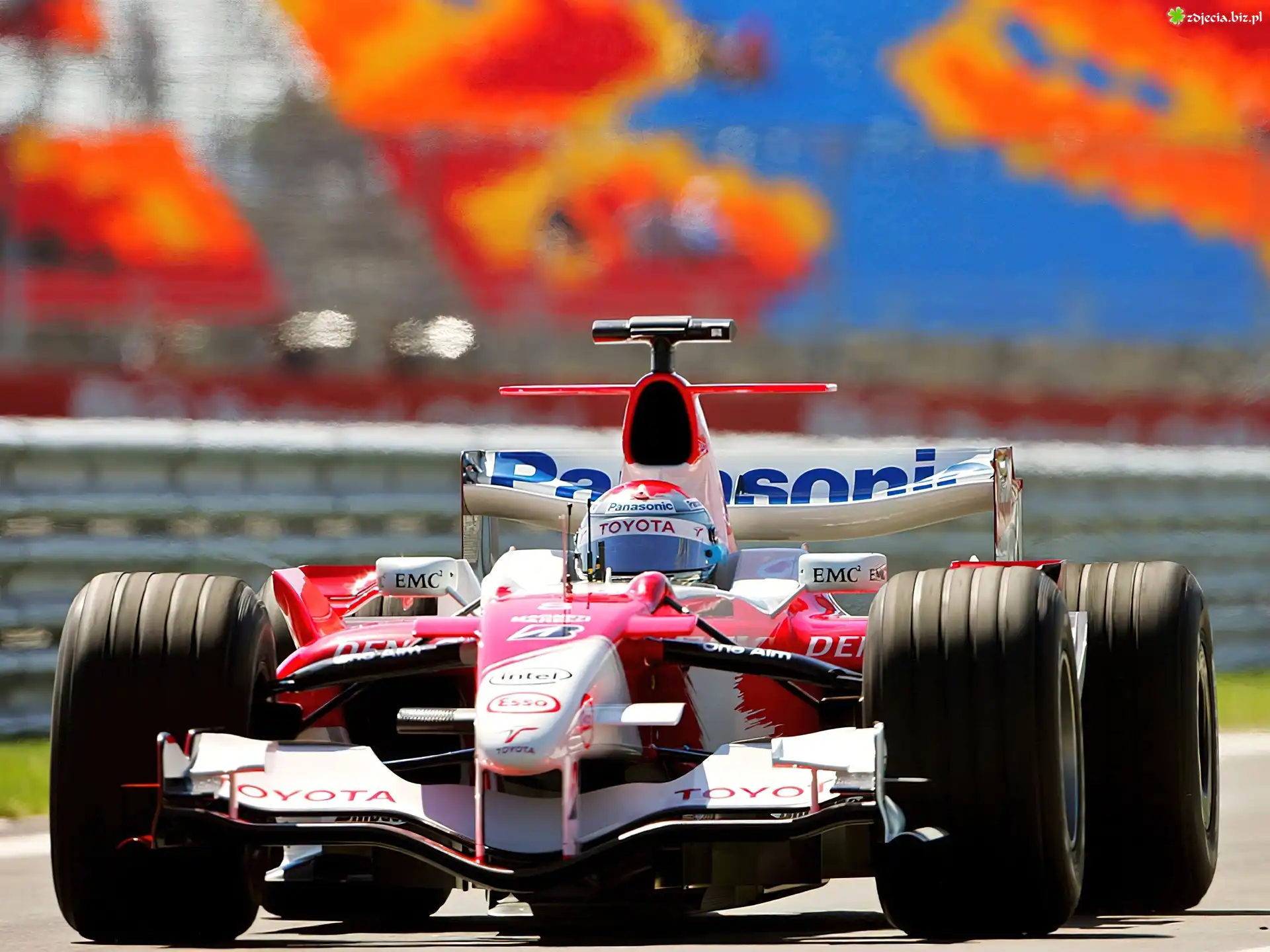 Formuła 1,bolid,opony, kask , koła, spojler