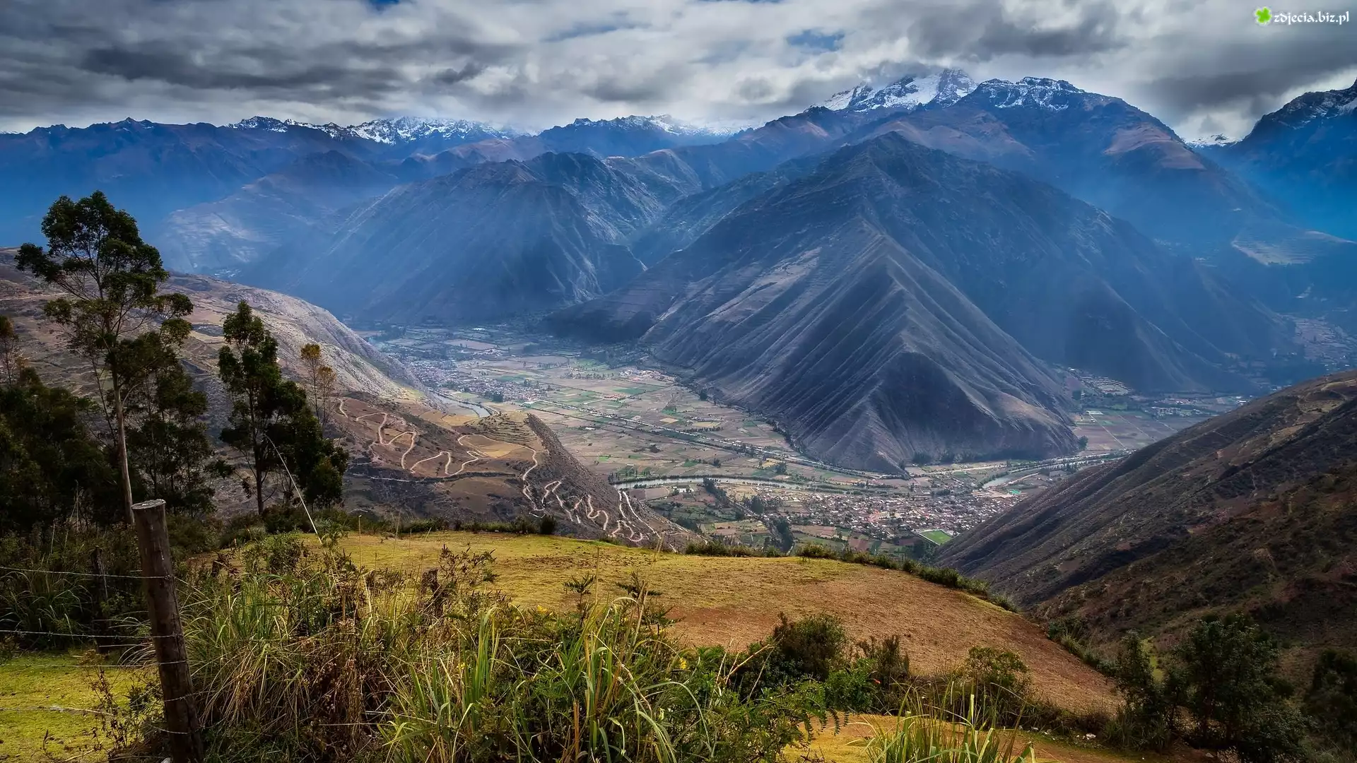 Góry Andy, Święta Dolina Inków, Miasteczko Urubamba, Peru