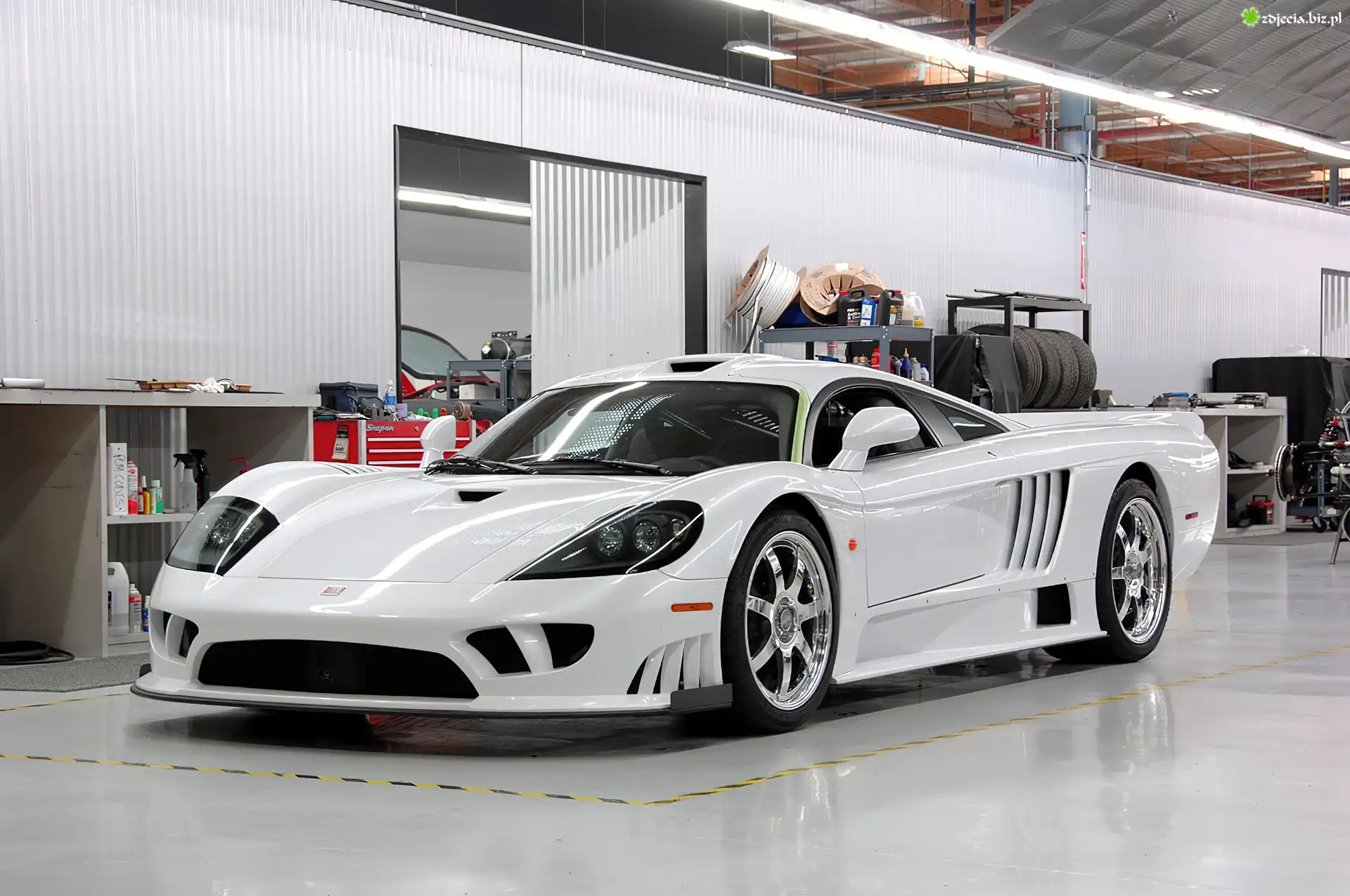 Biały, Saleen S7, Warsztat