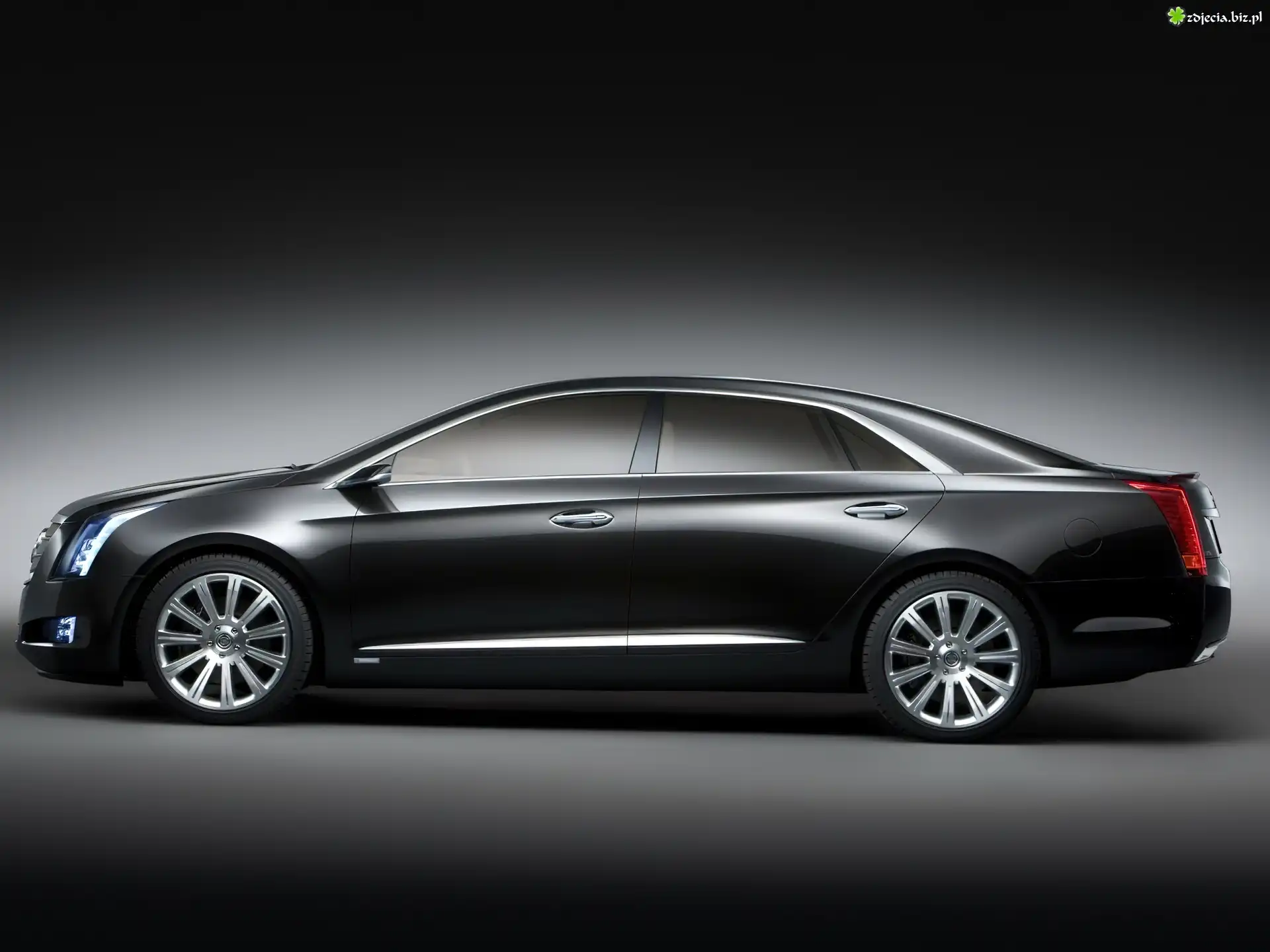Cadillac XTS, Flagowy, Model