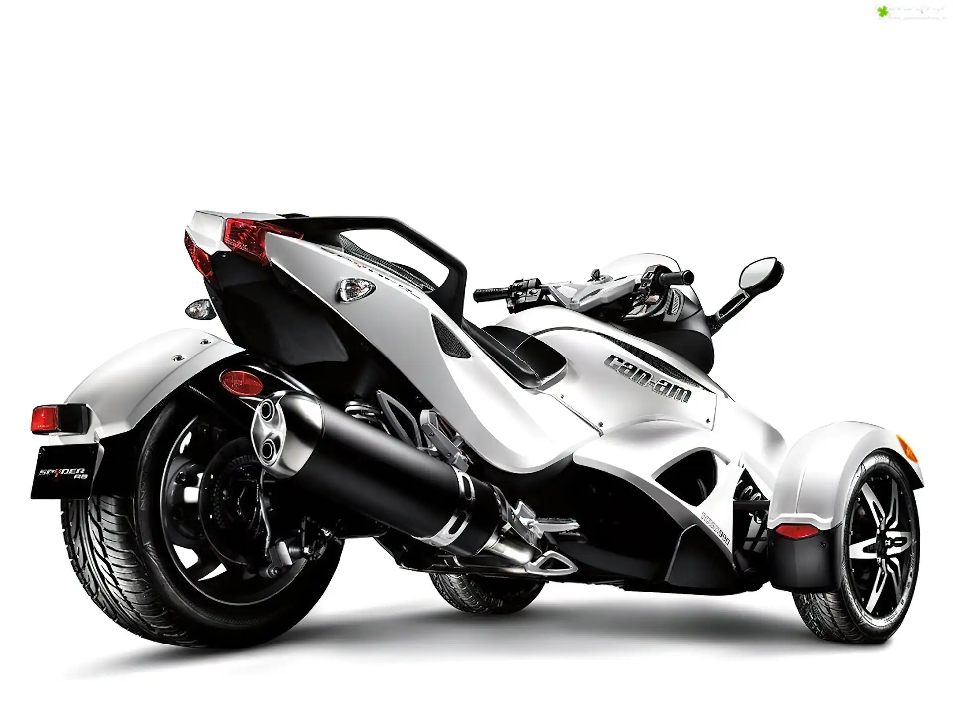 Can-Am Spyder RS, Układ, Wydechowy