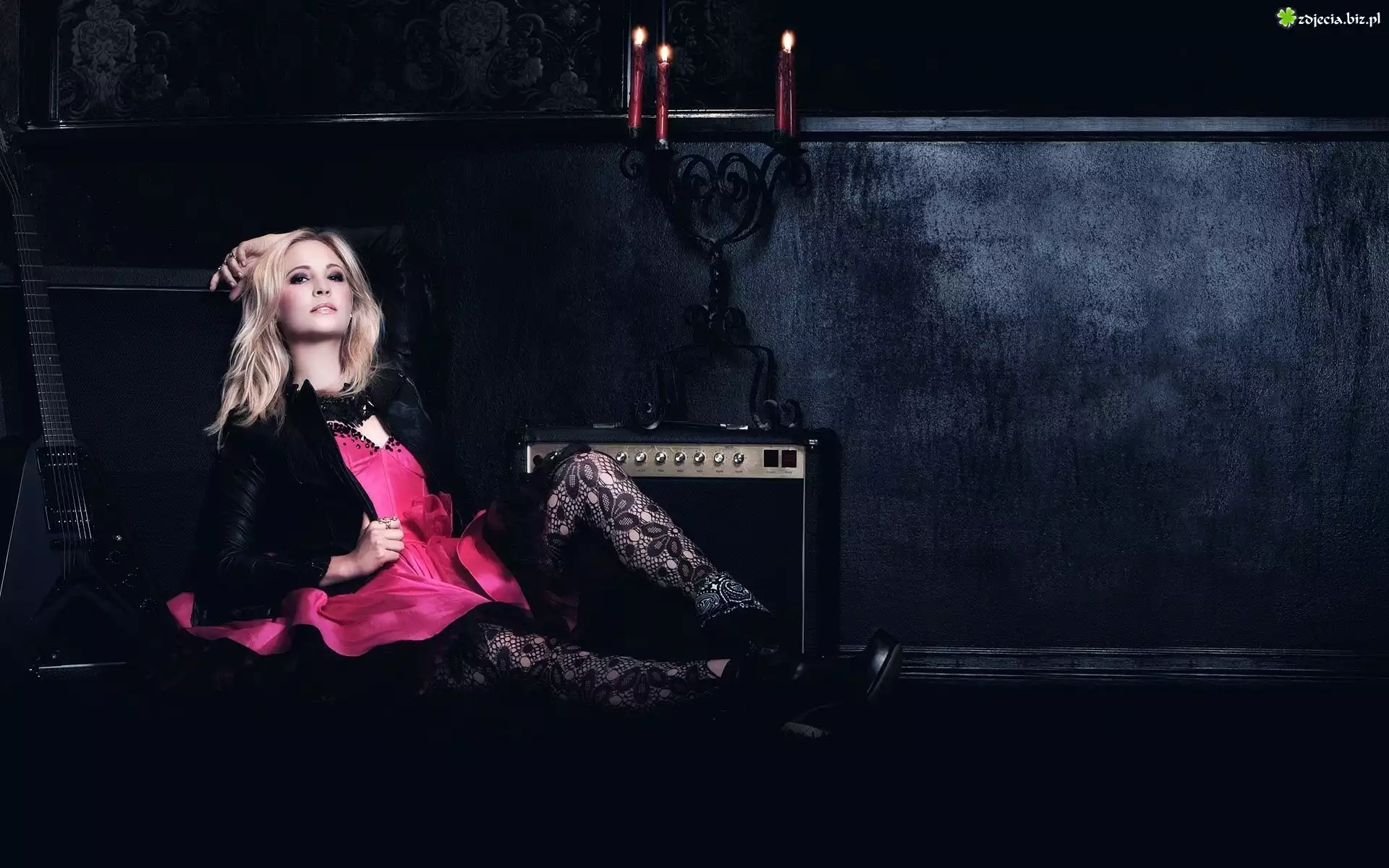 Candice Accola, Różowa, Sukienka, Gitara, Świecznik
