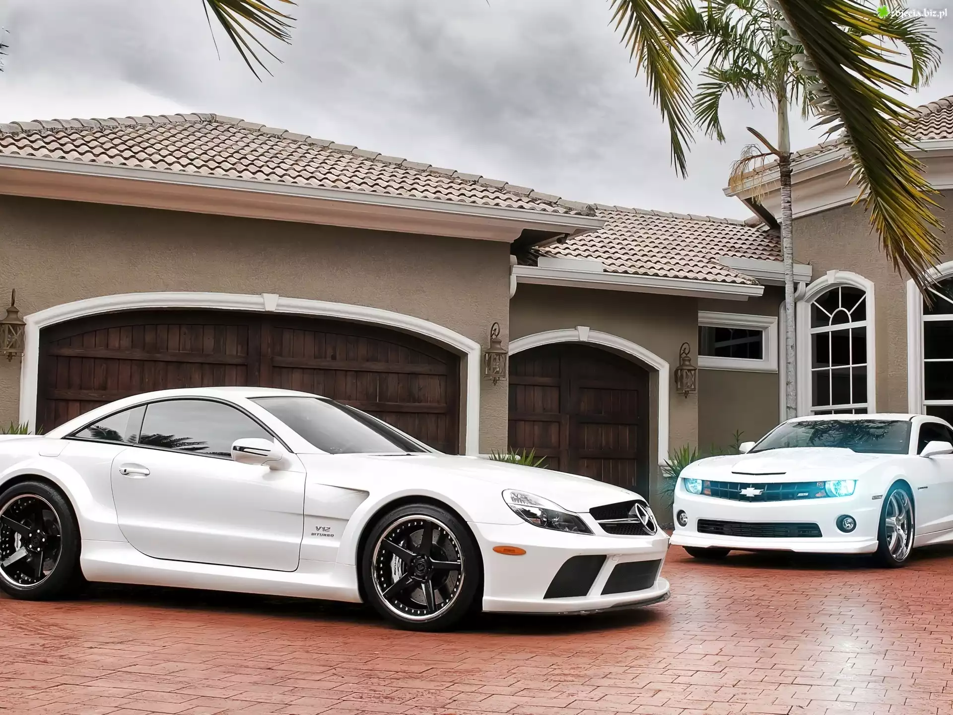 Chevrolet Camaro, Mercedes, Dom, Garaże