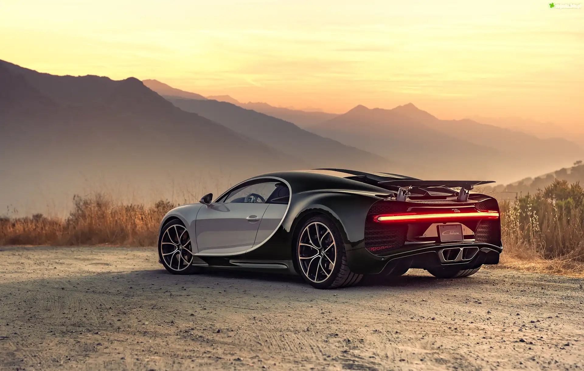 Bugatti Chiron, Tył