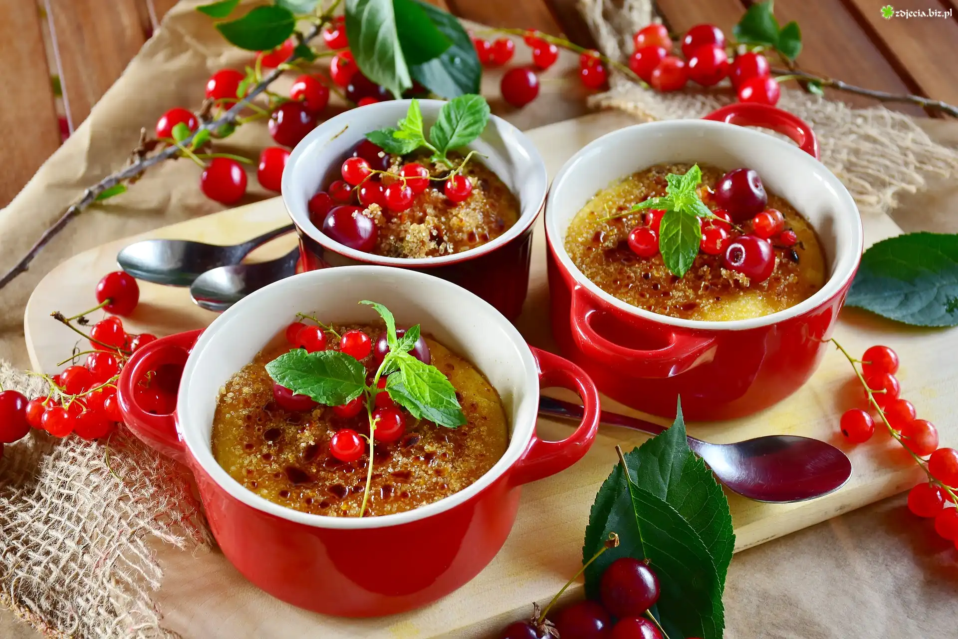 Deser, Creme brulee, Taca, Łyżeczki, Czerwone, Kubki, Porzeczki