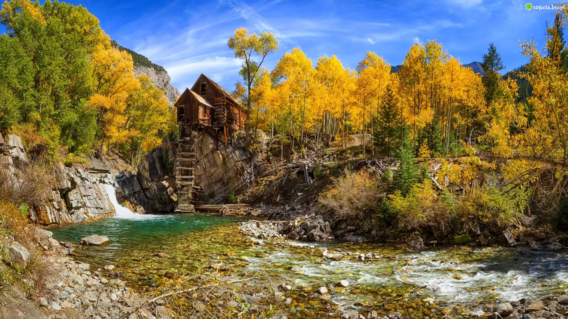 Stany Zjednoczone, Stan Kolorado, Rzeka Crystal River, Młyn Crystal Mill, Jesień, Drzewa