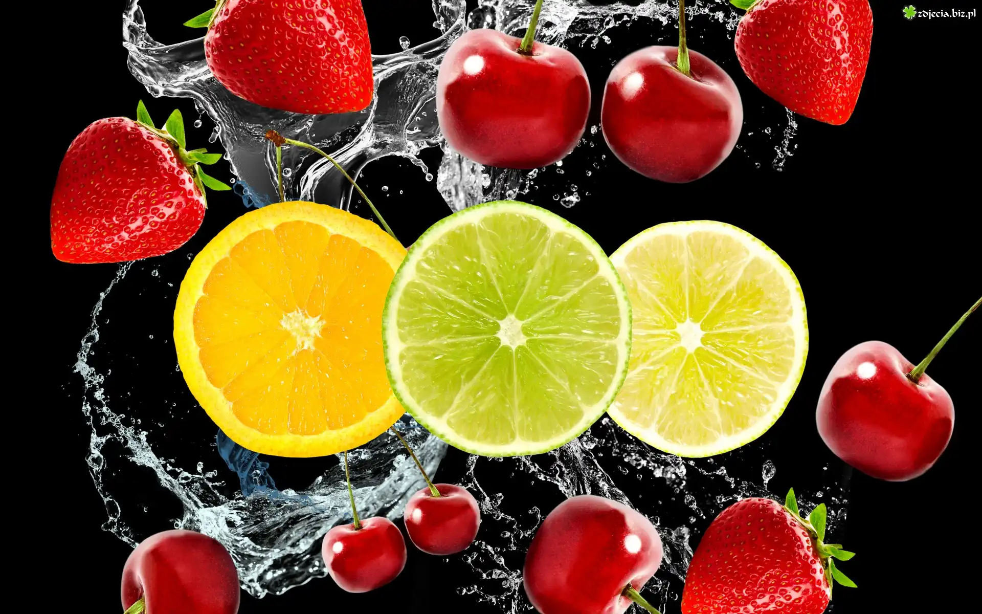 Owoce, Pomarańcza, Cytryna, Limonka, Truskawki, Czereśnie, Woda, Tło czarne
