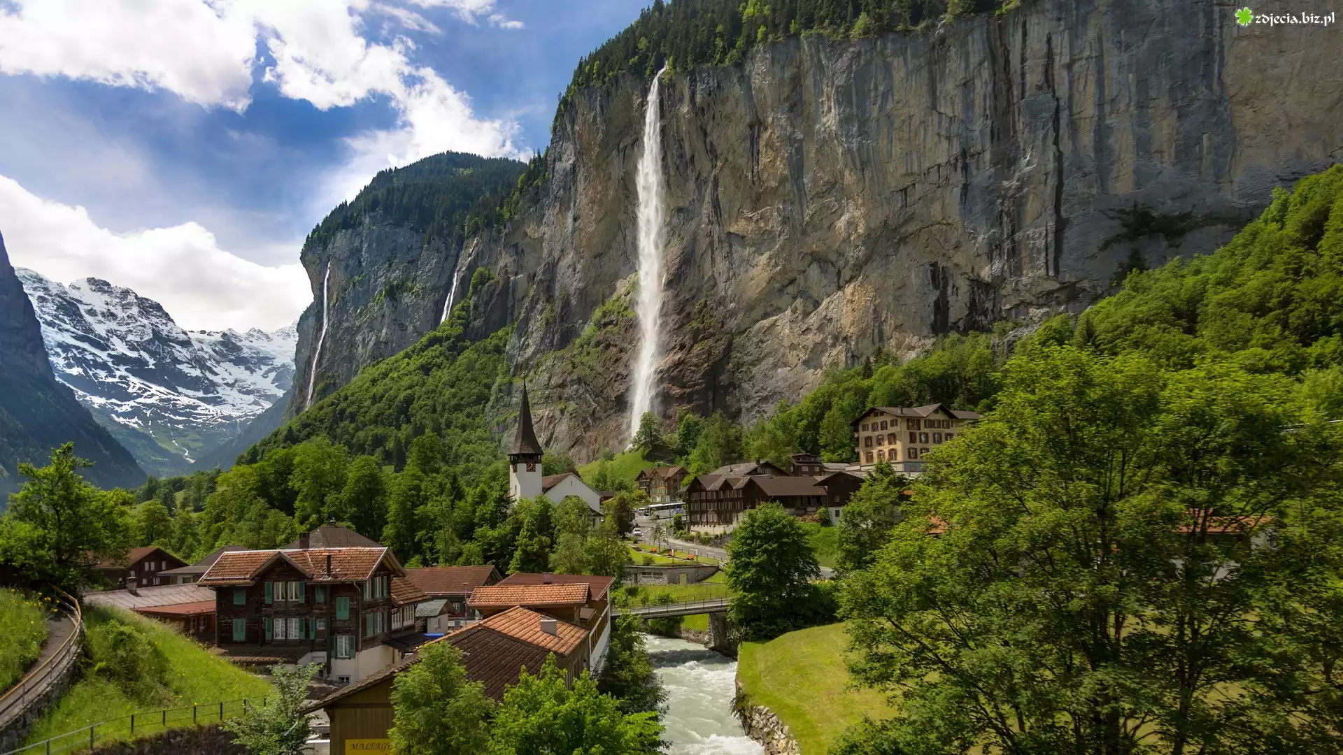 Dolina Lauterbrunnental, Góry, Wodospad Staubbach, Rzeka Lutschine, Domy, Droga, Drzewa, Kościół, Gmina Lauterbrunnen, Kanton Berno, Szwajcaria