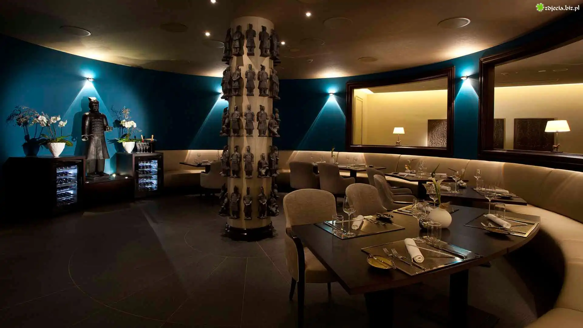 Sala, Restauracja