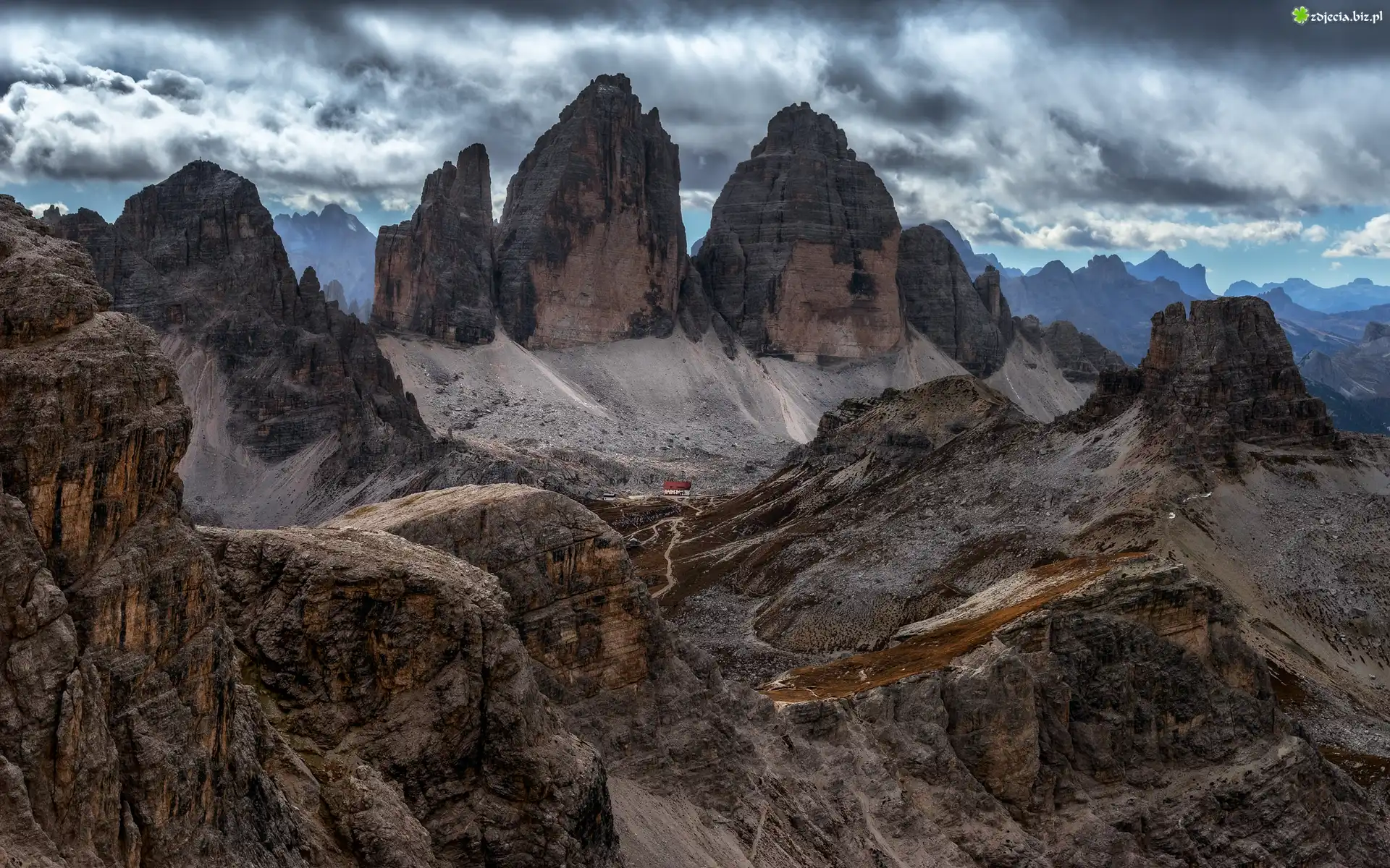 Góry, Tre Cime di Lavaredo, Dolomity, Włochy, Śnieg, Domki