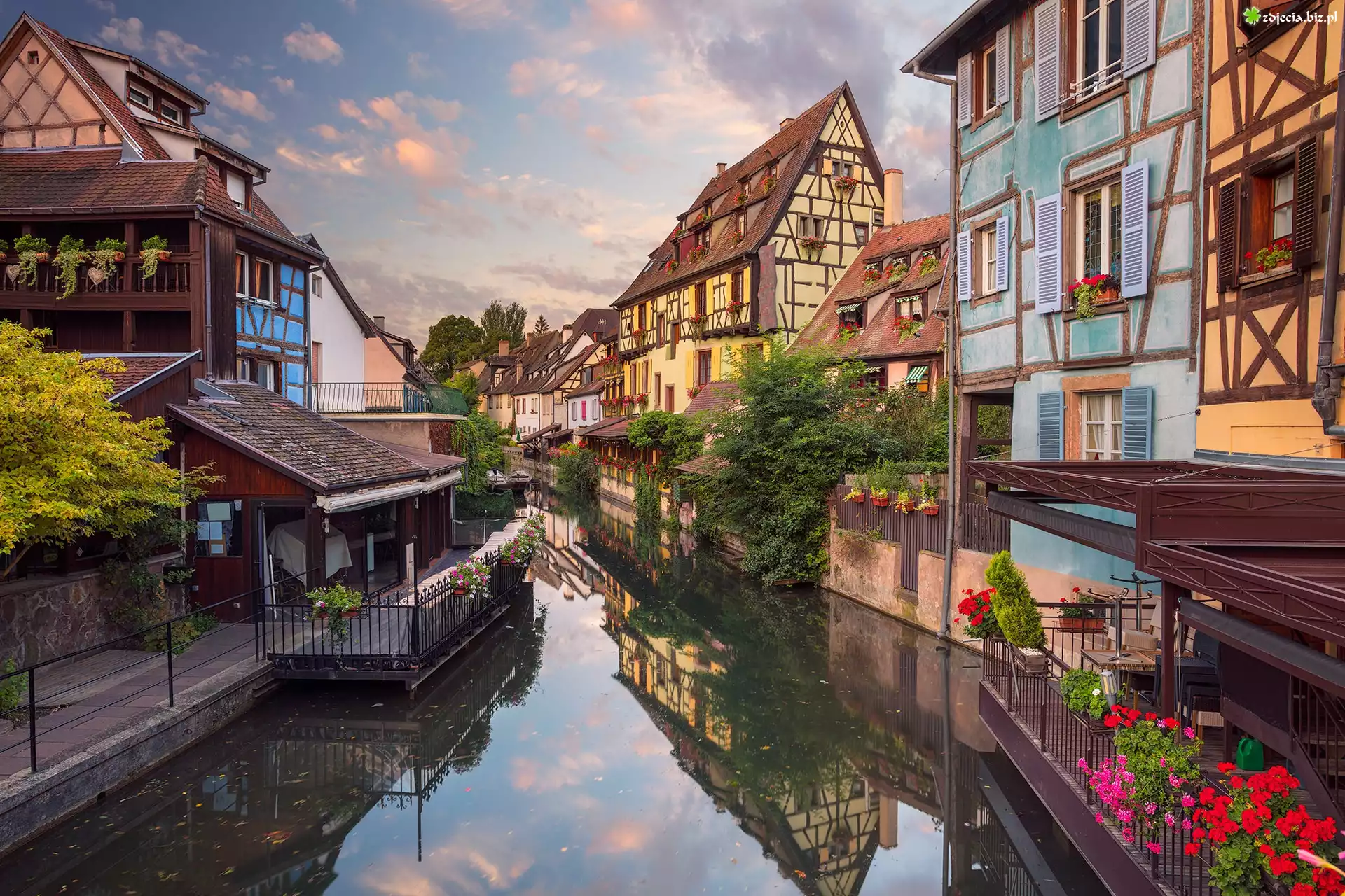 Francja, Alzacja, Miejscowość Colmar, Little Venice, Mała Wenecja, Kanały, Domy