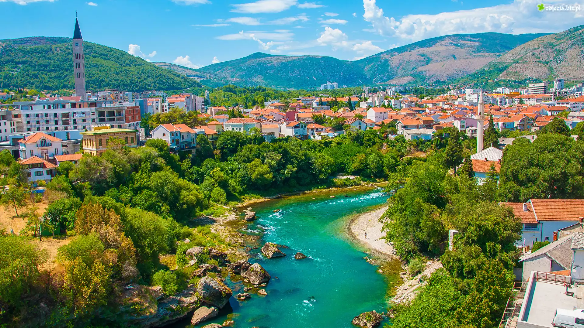 Bośnia i Hercegowina, Miasto Mostar, Rzeka Neretwa, Góry, Drzewa