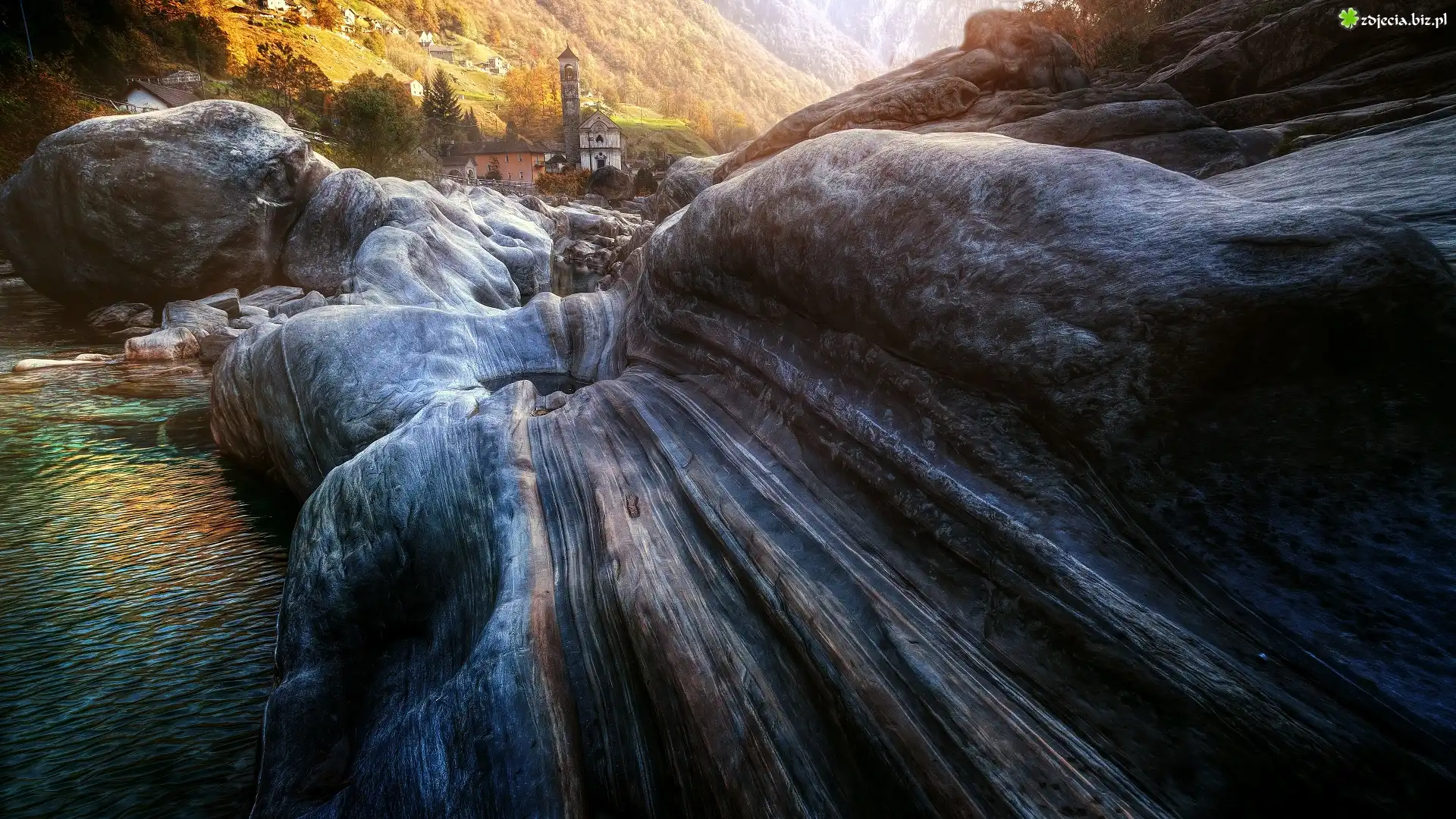 Szwajcaria, Dolina Verzasca, Lavertezzo, Rzeka Verzasca, Kościół, Góry, Skały, Drzewa
