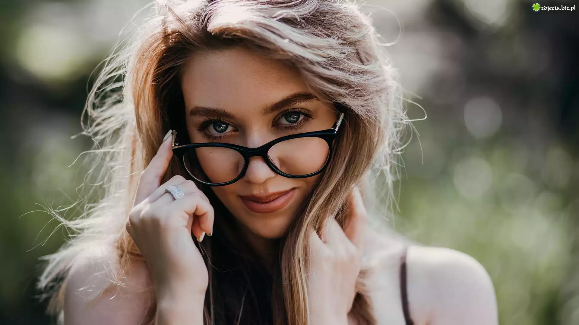 Dziewczyna, Blondynka, Okulary, Uśmiech