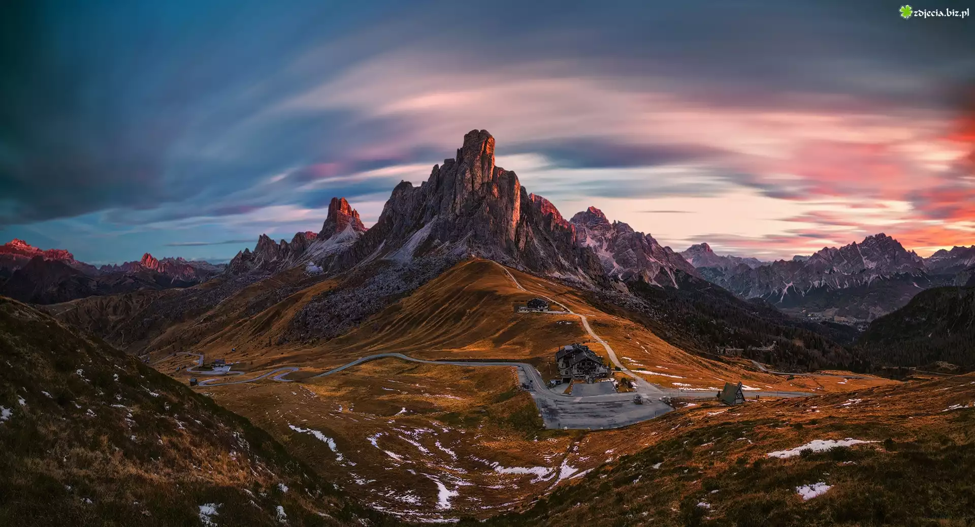 Włochy, Belluno, Giau Pass, Góry, Góra Ra Gusela, Dolomity, Droga, Chmury
