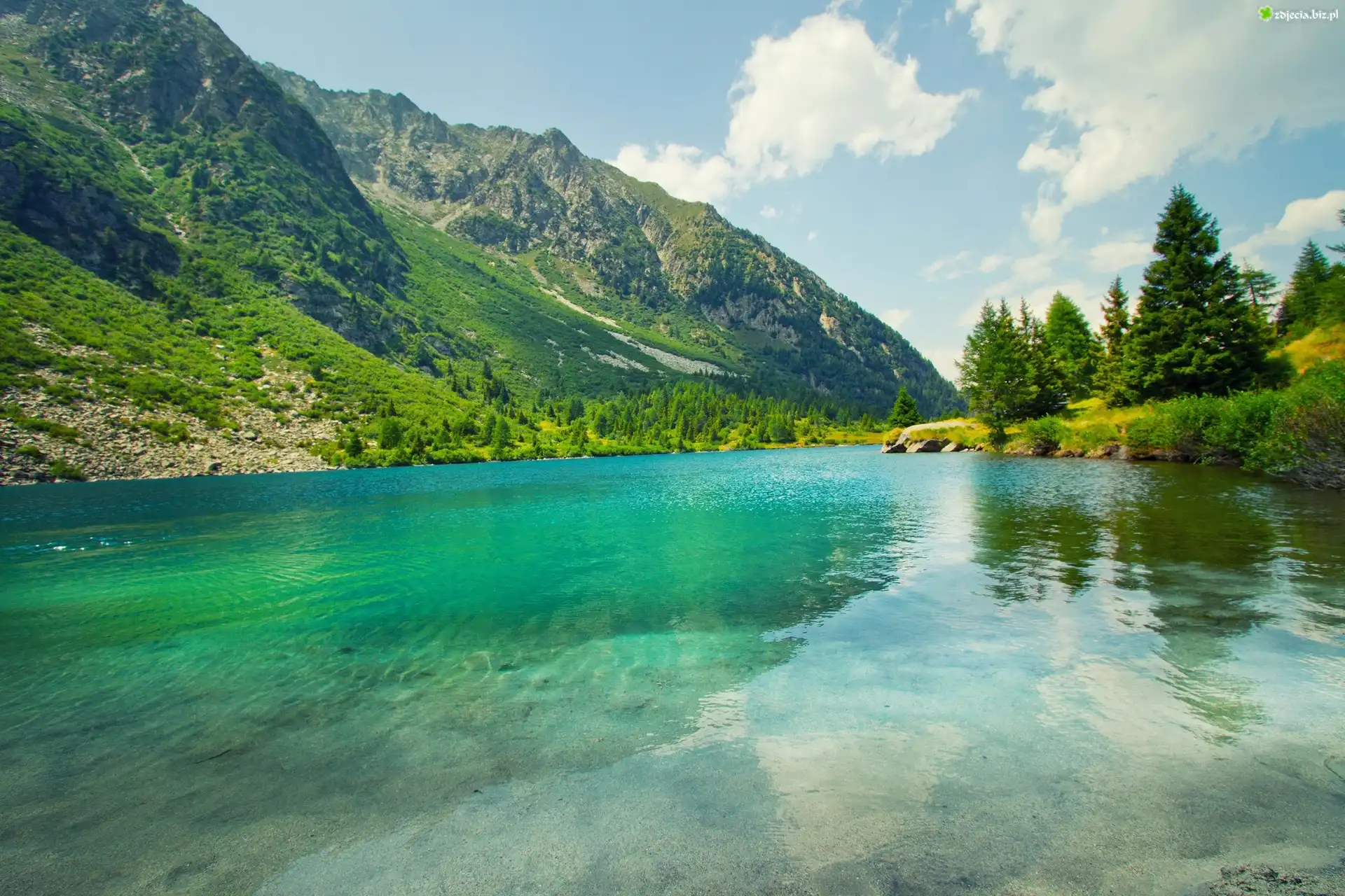 Góry, Jezioro, Drzewa, Chmury, Roślinność