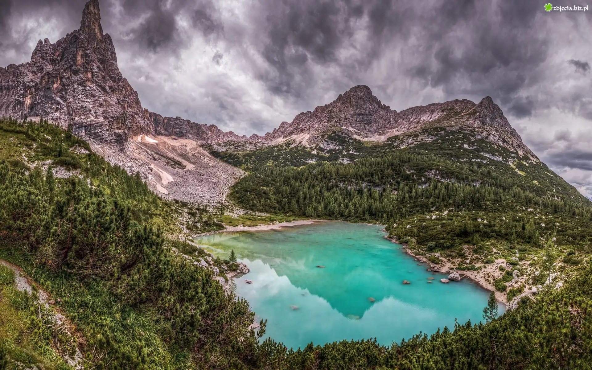 Góry, Dolomity, Masyw Sorapiss, Jezioro, Sorapis Lake, Drzewa, Chmury, Włochy