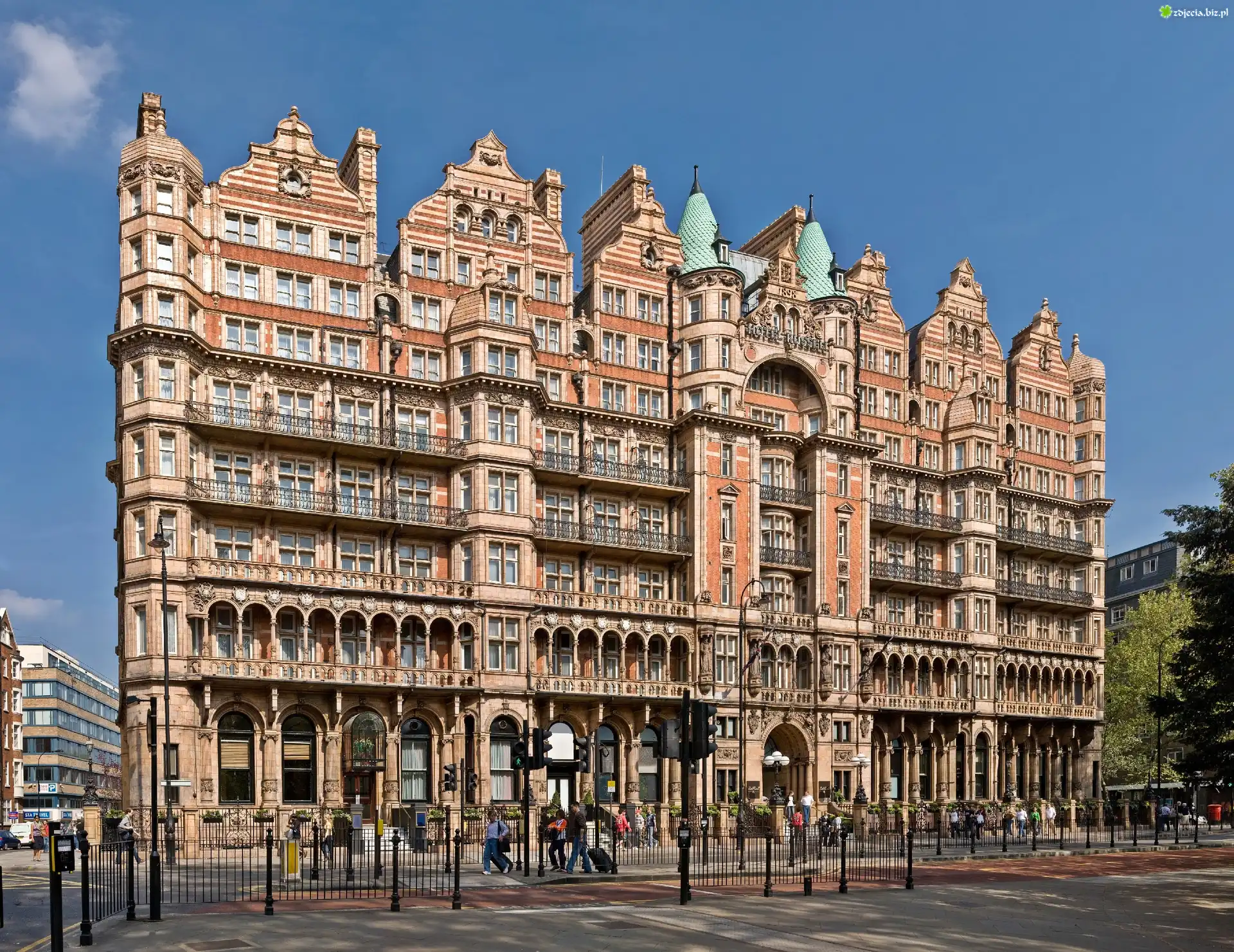 Hotel, Russell
