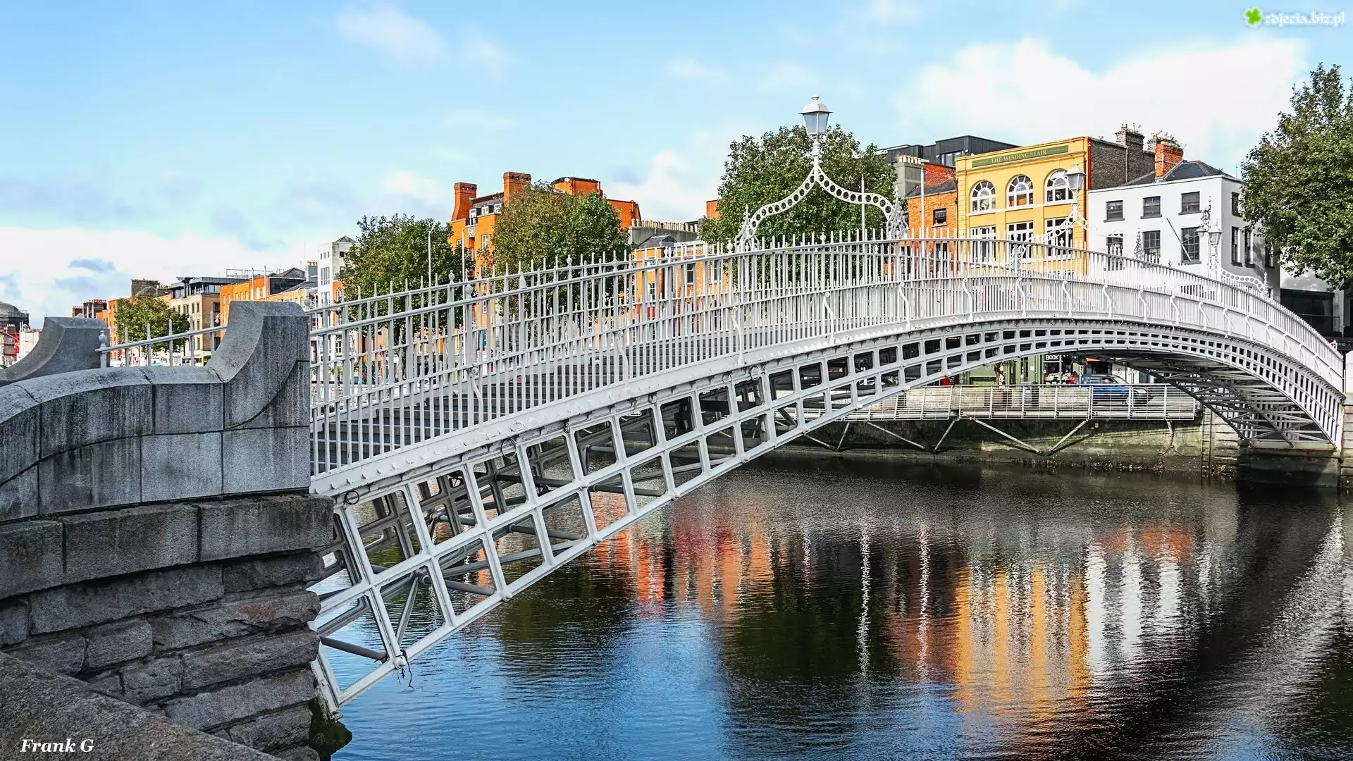 Rzeka Liffey, Domy, Most, Hapenny Bridge, Dublin, Irlandia