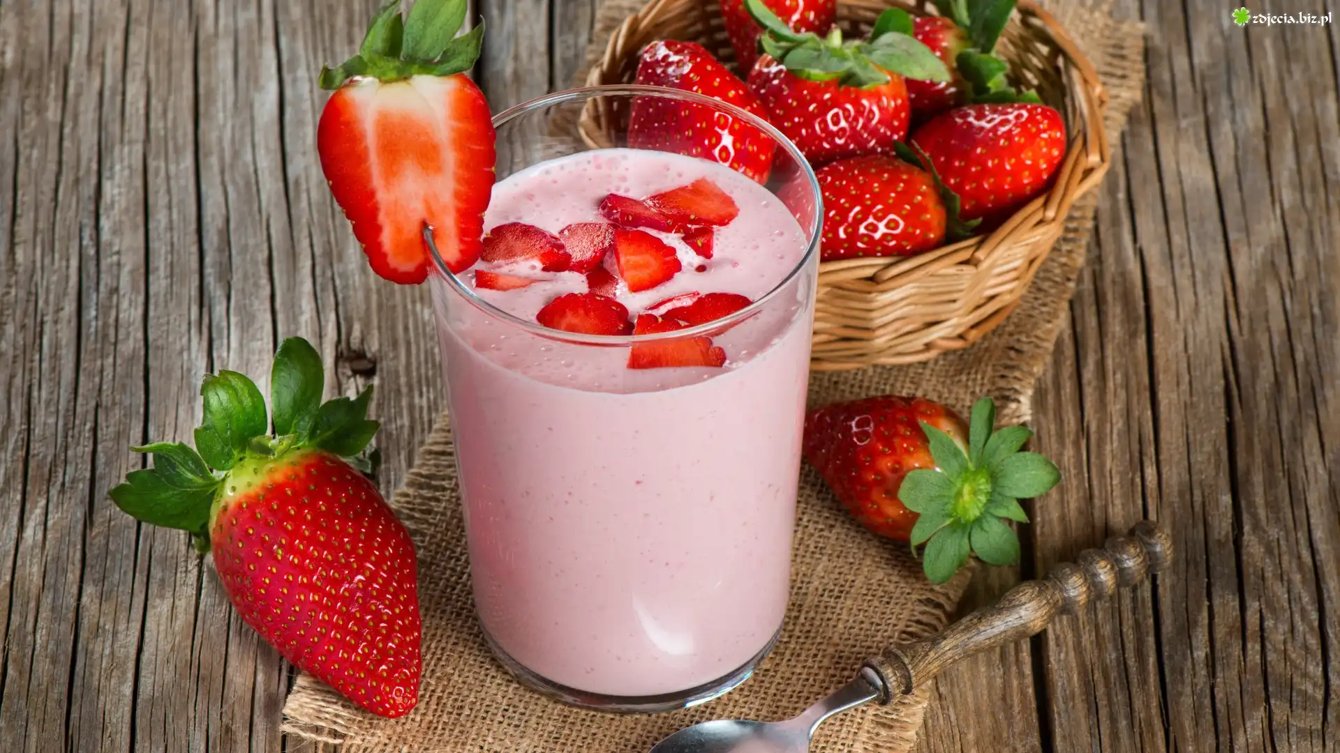 Jogurt, Truskawki, Szklanka, Koszyk, Łyżka