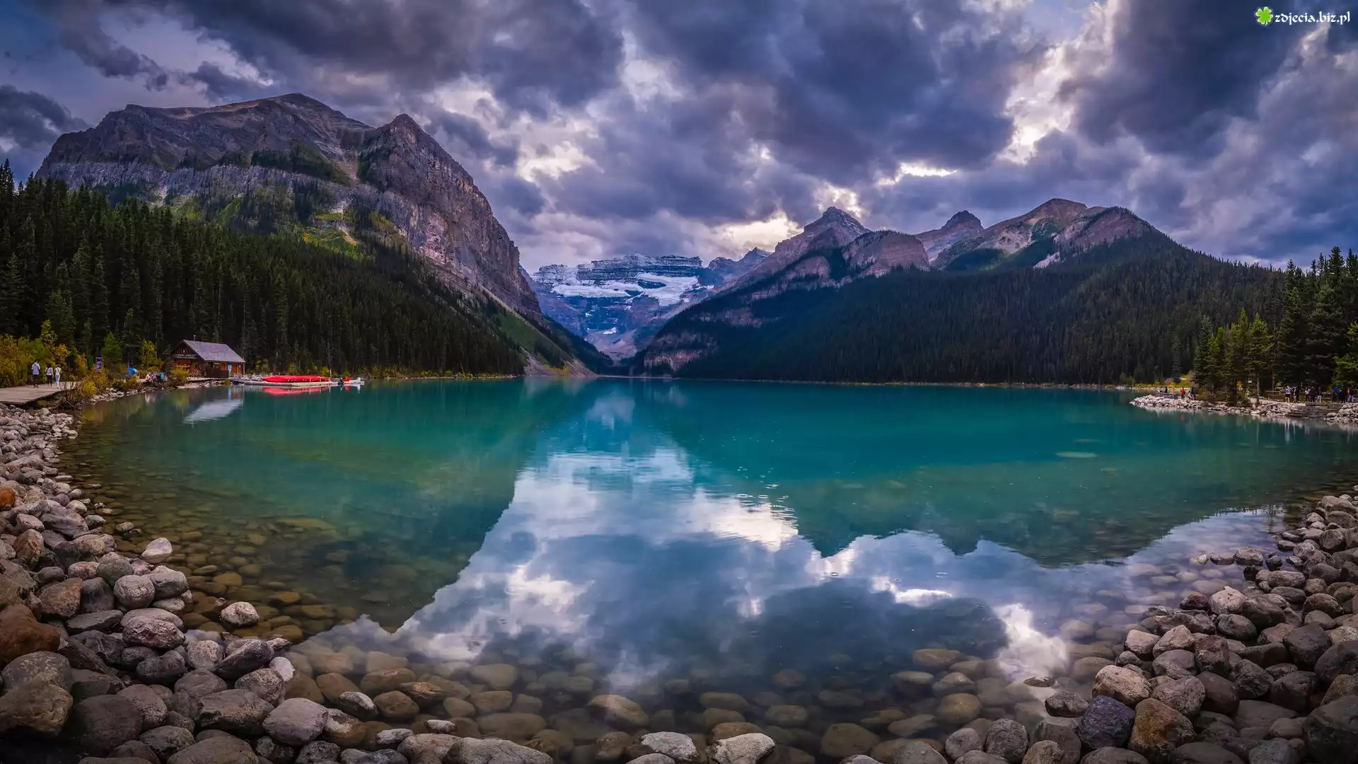Kanada, Alberta, Jezioro, Lake Louise, Góry, Kamienie, Chmury, Park Narodowy Banff