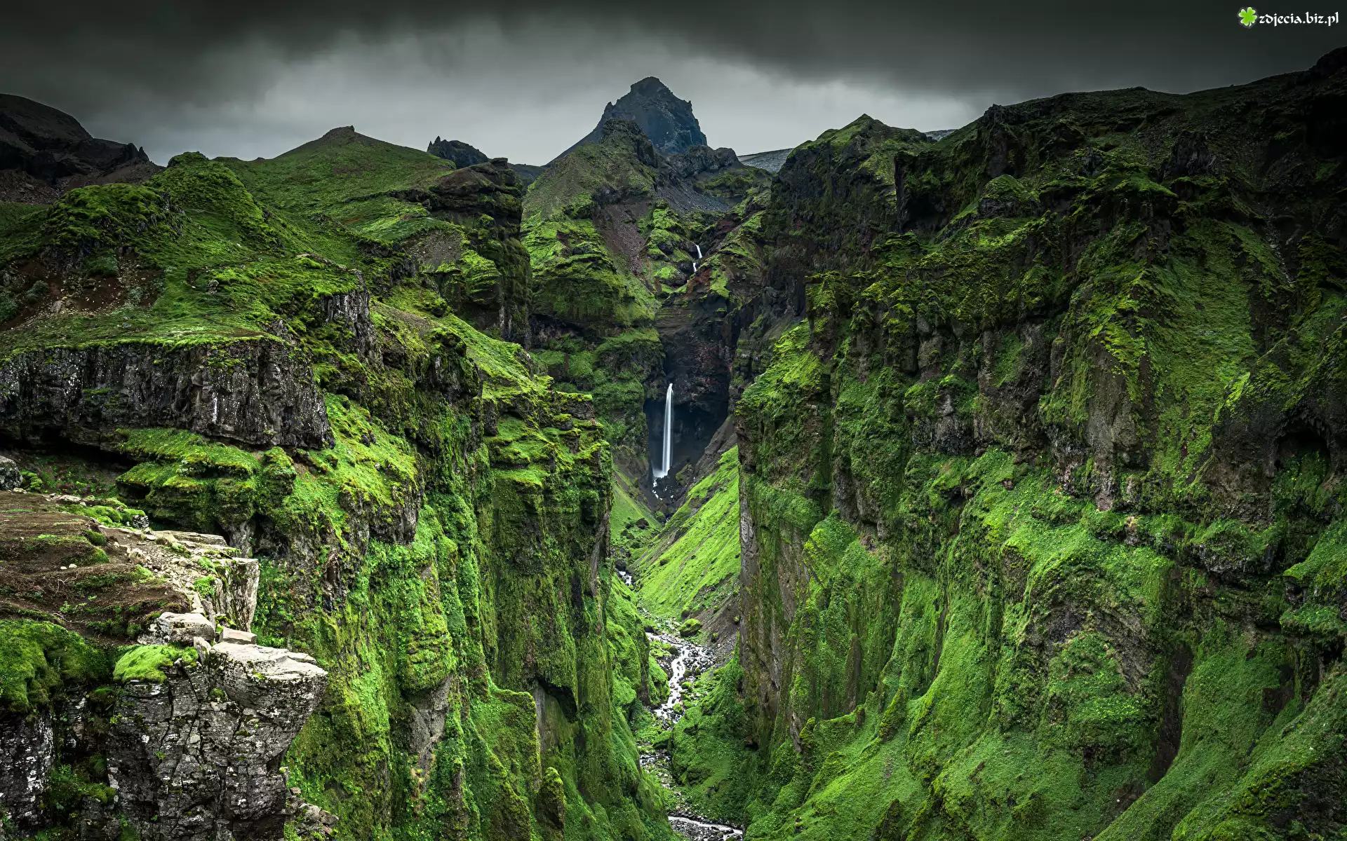 Islandia, Kanion Mulagljufur, Skały, Wodospad