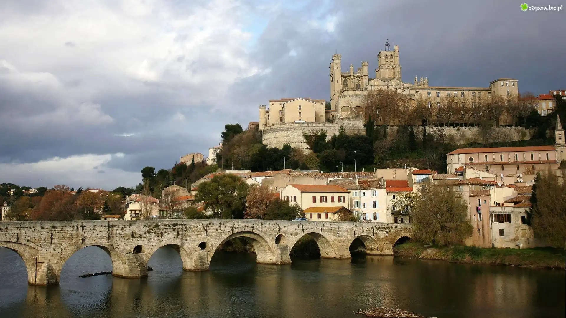 Katedra, Saint Nazaire, Roussillon, Francja