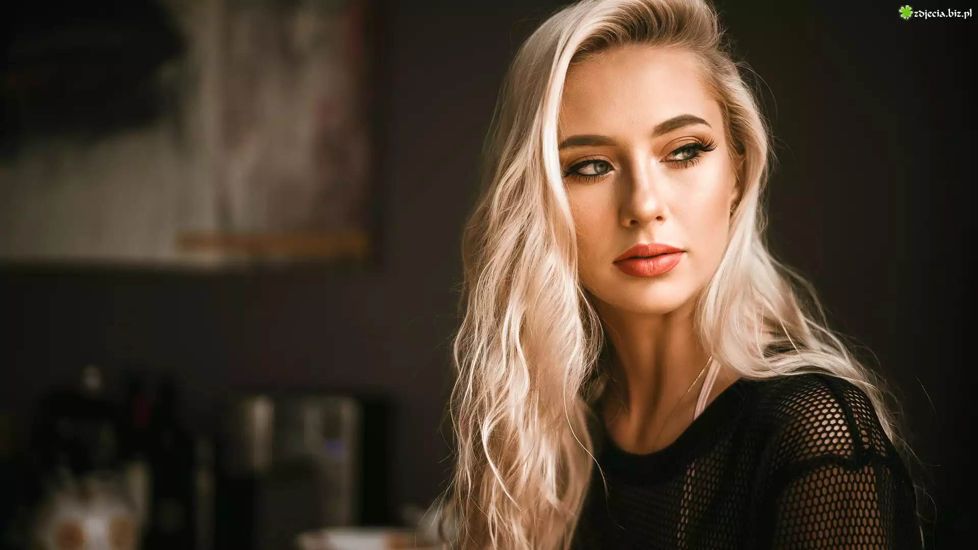 Kobieta, Blondynka, Czarna, Ażurowa, Bluzka