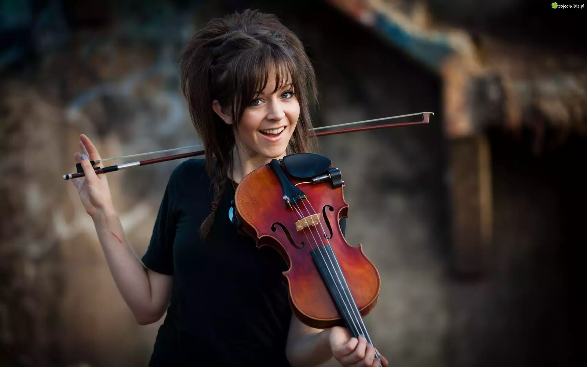 Kobieta, Uśmiechnięta, Skrzypce, Lindsey, Stirling