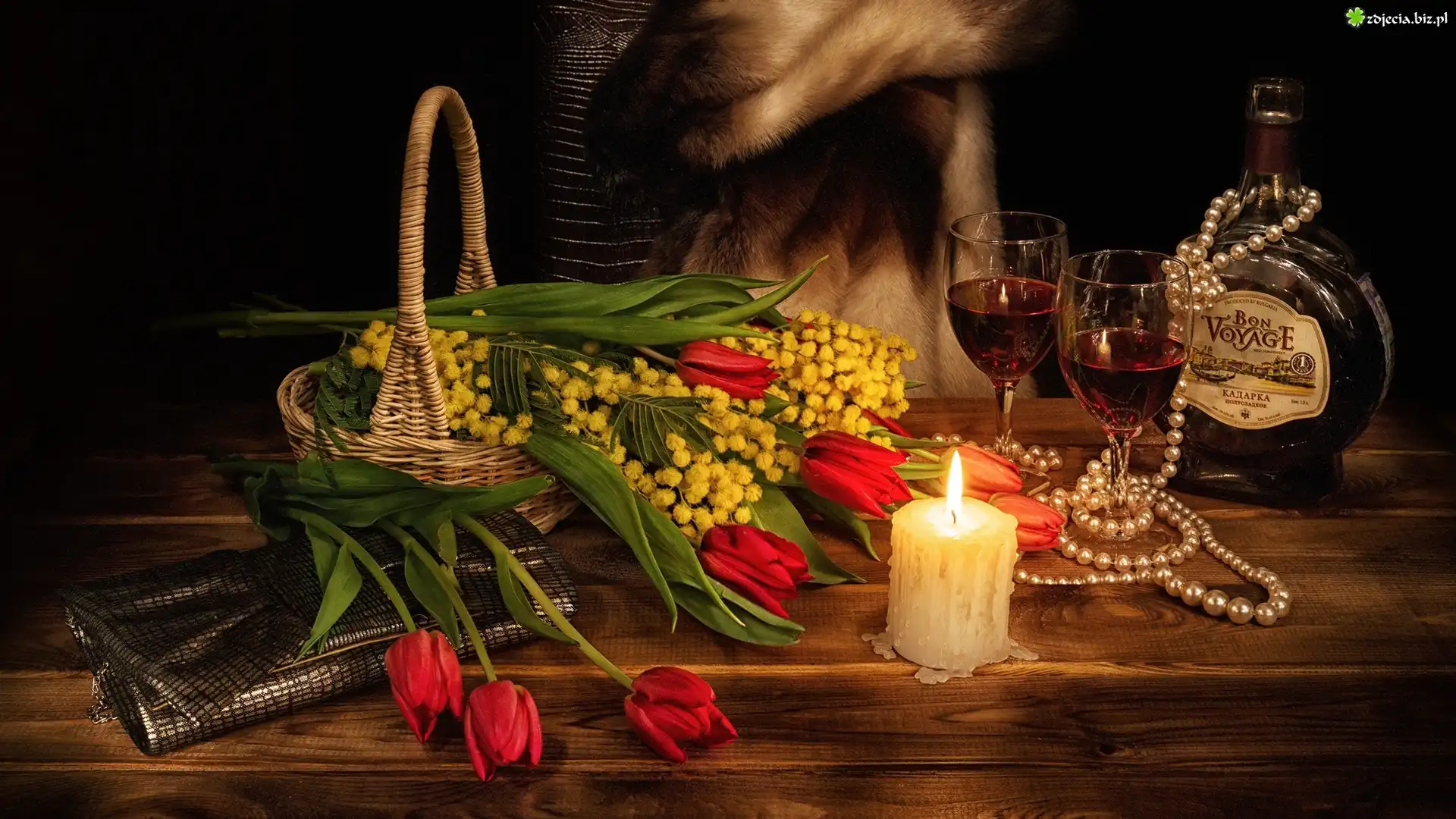 Tulipany, Koszyk, Åšwieca, Naszyjnik, Butelka, Wino, Kadarka, Kieliszki