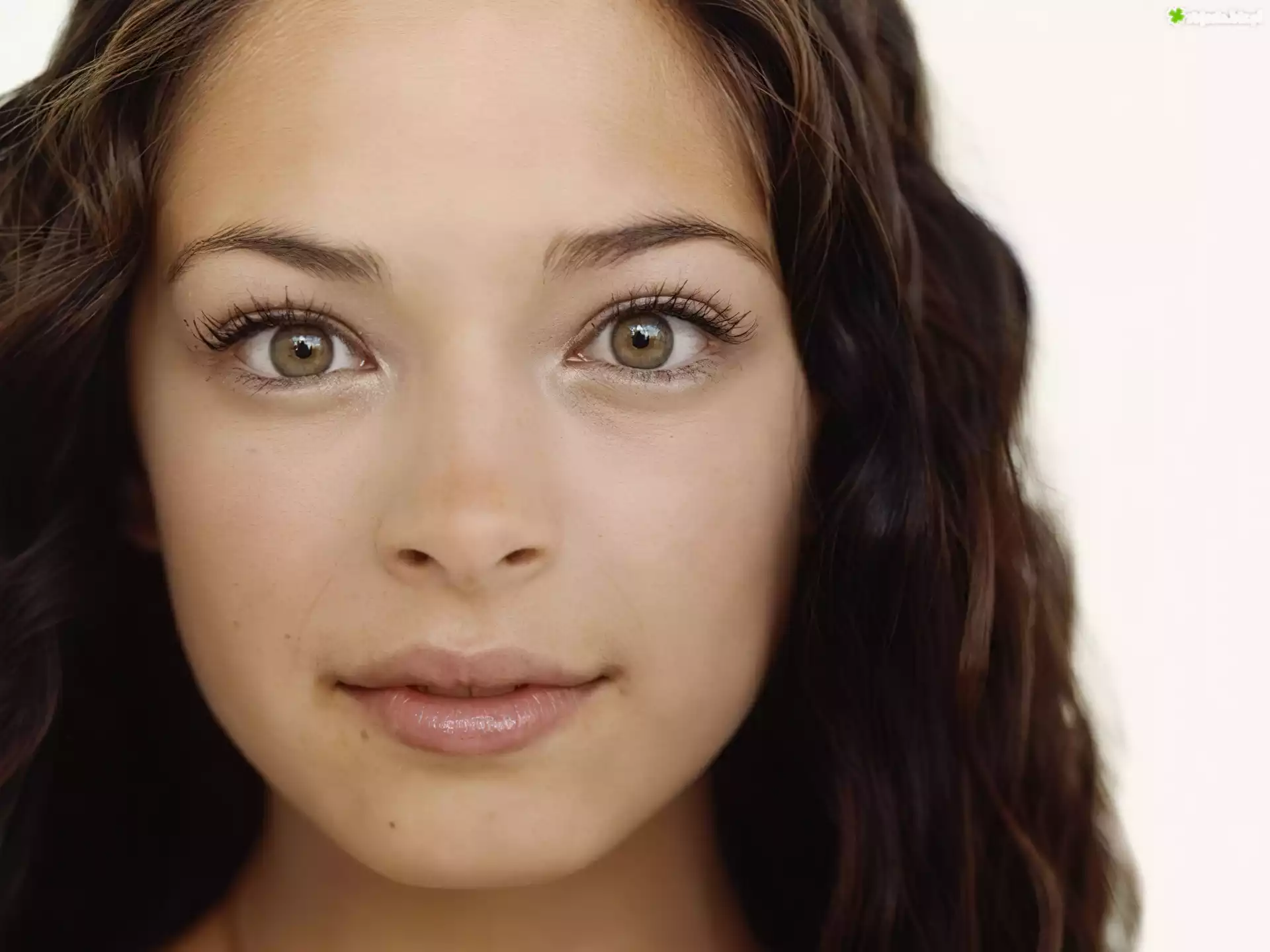 Kristin Kreuk, Oczy