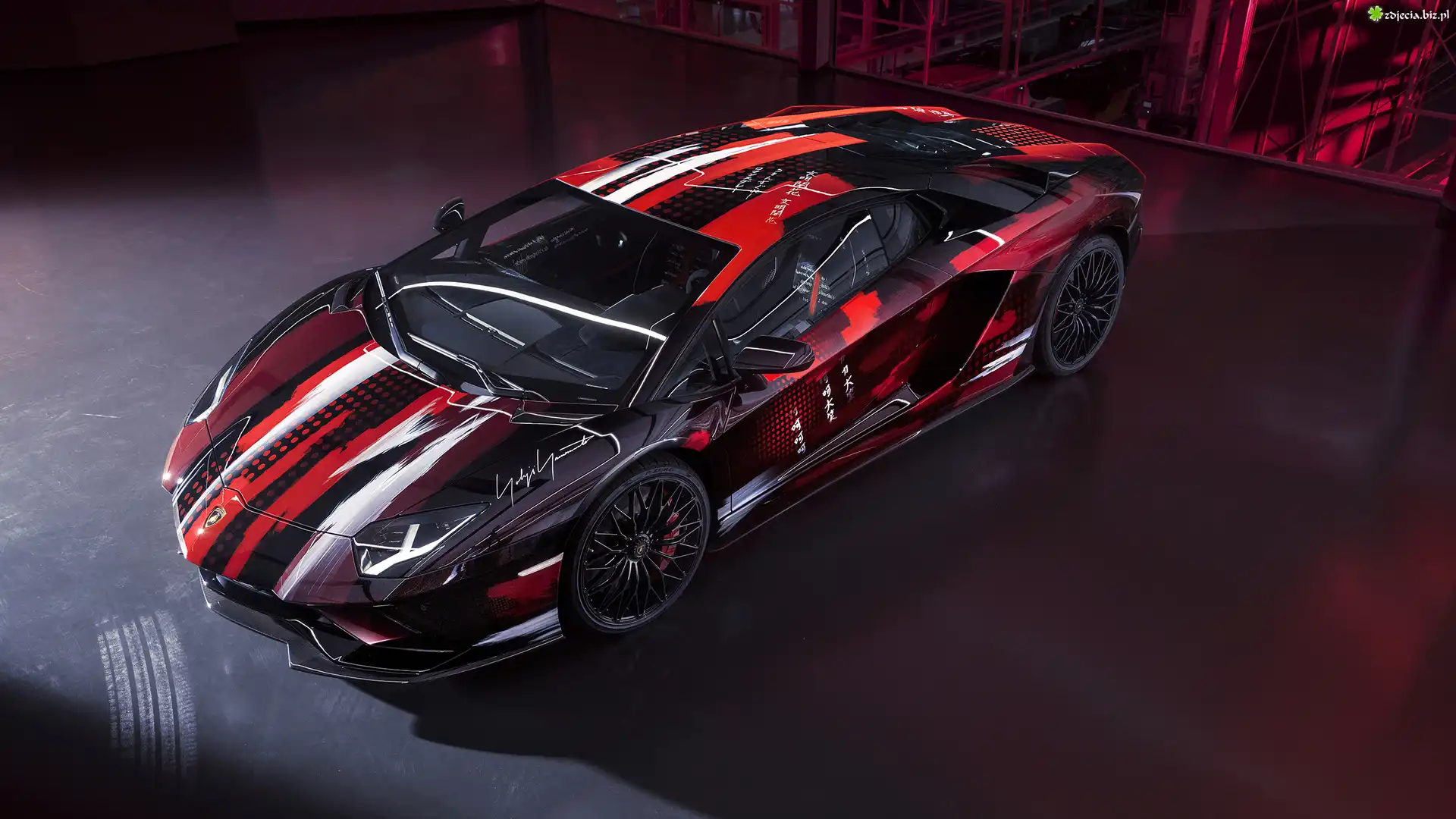 Lamborghini Aventador S, Czerwono-czarny