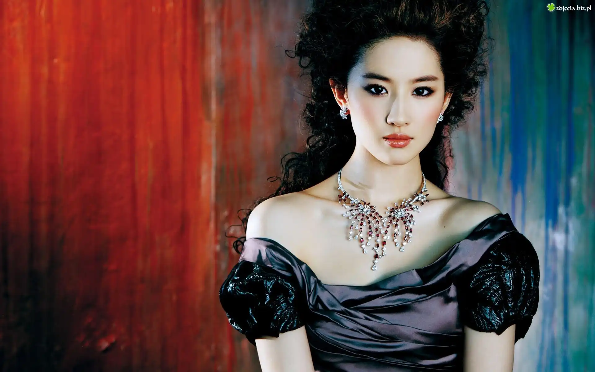 Aktorka, Liu Yifei, Czarna, Sukienka