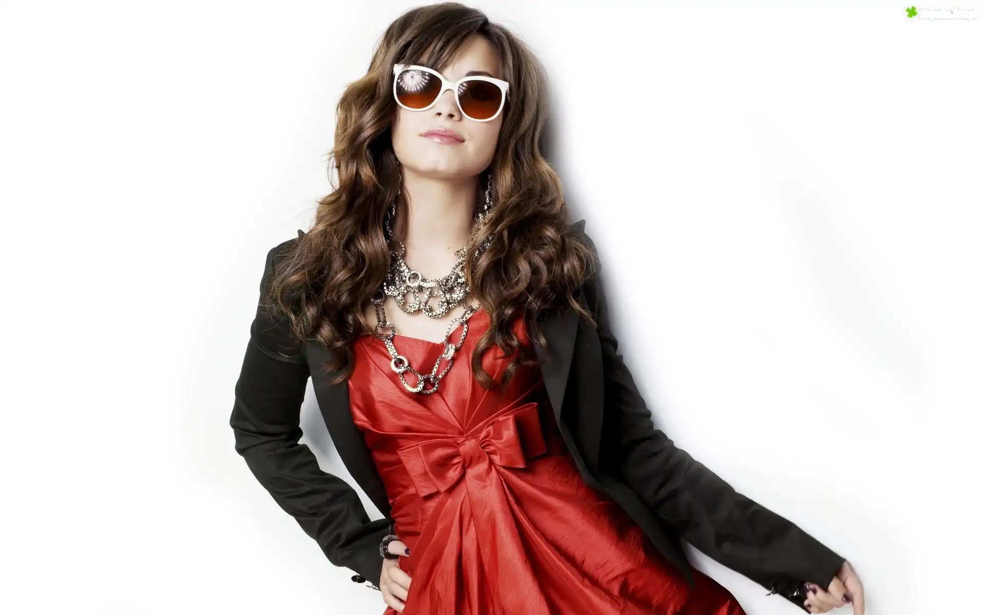Demi Lovato, Okulary, Piosenkarka