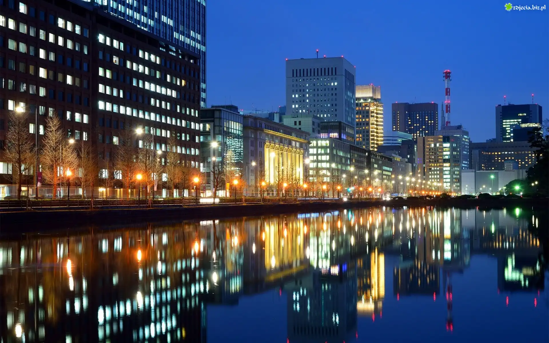 Miasto Nocą, Domy, Japonia, Woda, Odbicie