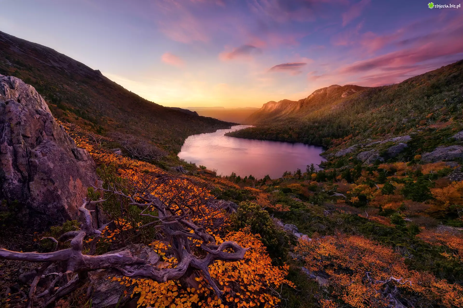 Australia, Tasmania, Park Narodowy Cradle Mountain-Lake St Clair, Jezioro Hansona, Góry