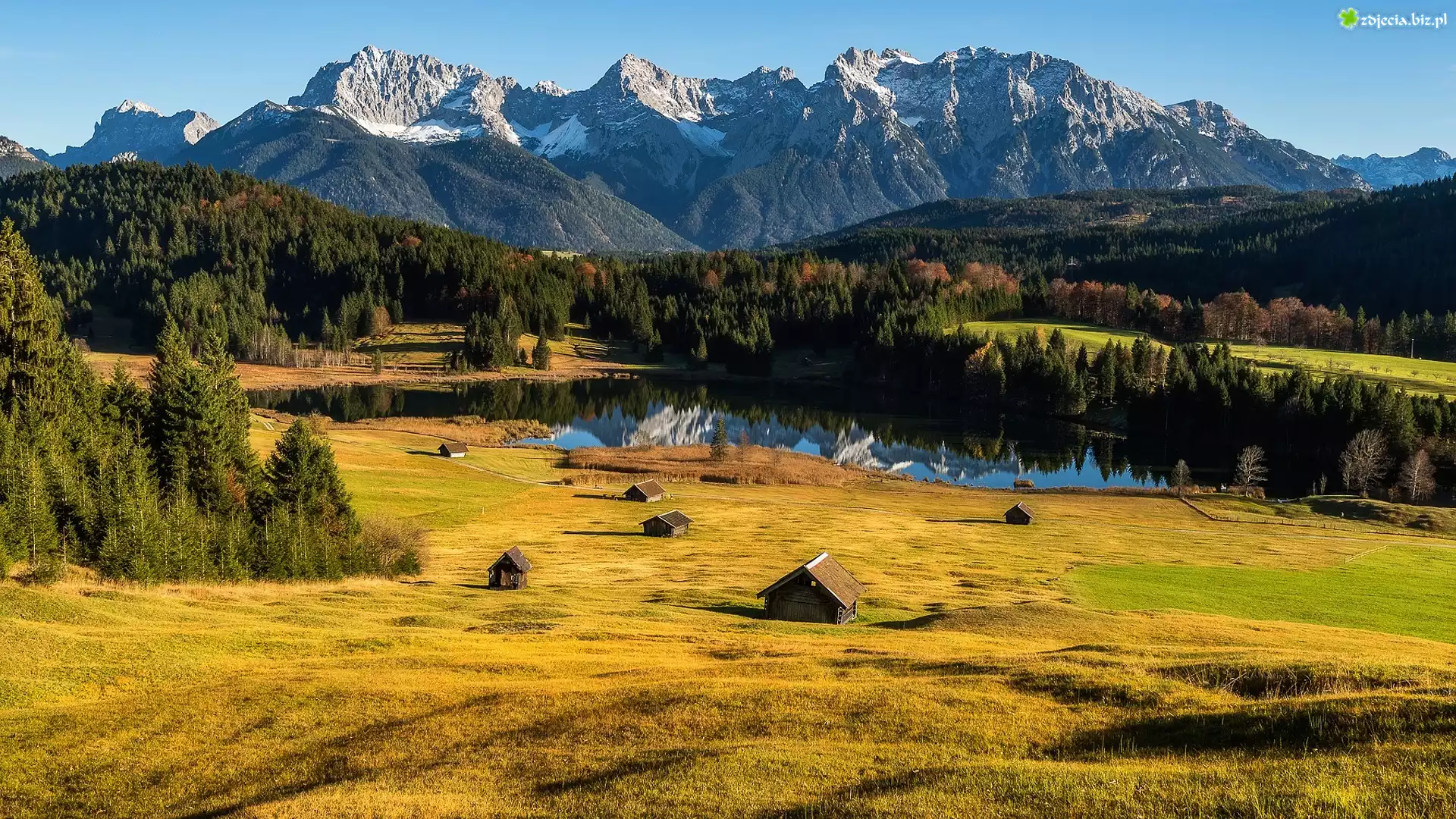 Jezioro Geroldsee, Góry Alpy, Domki, Lasy, Miejscowość Krun, Bawaria, Niemcy