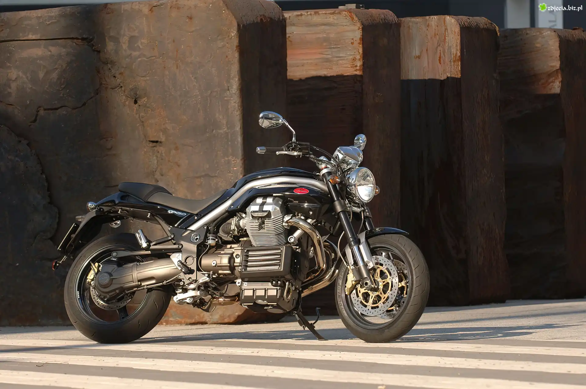 Moto Guzzi,kierownica,lusterka,tłumik , siedzenie ,światła ,koła,opony