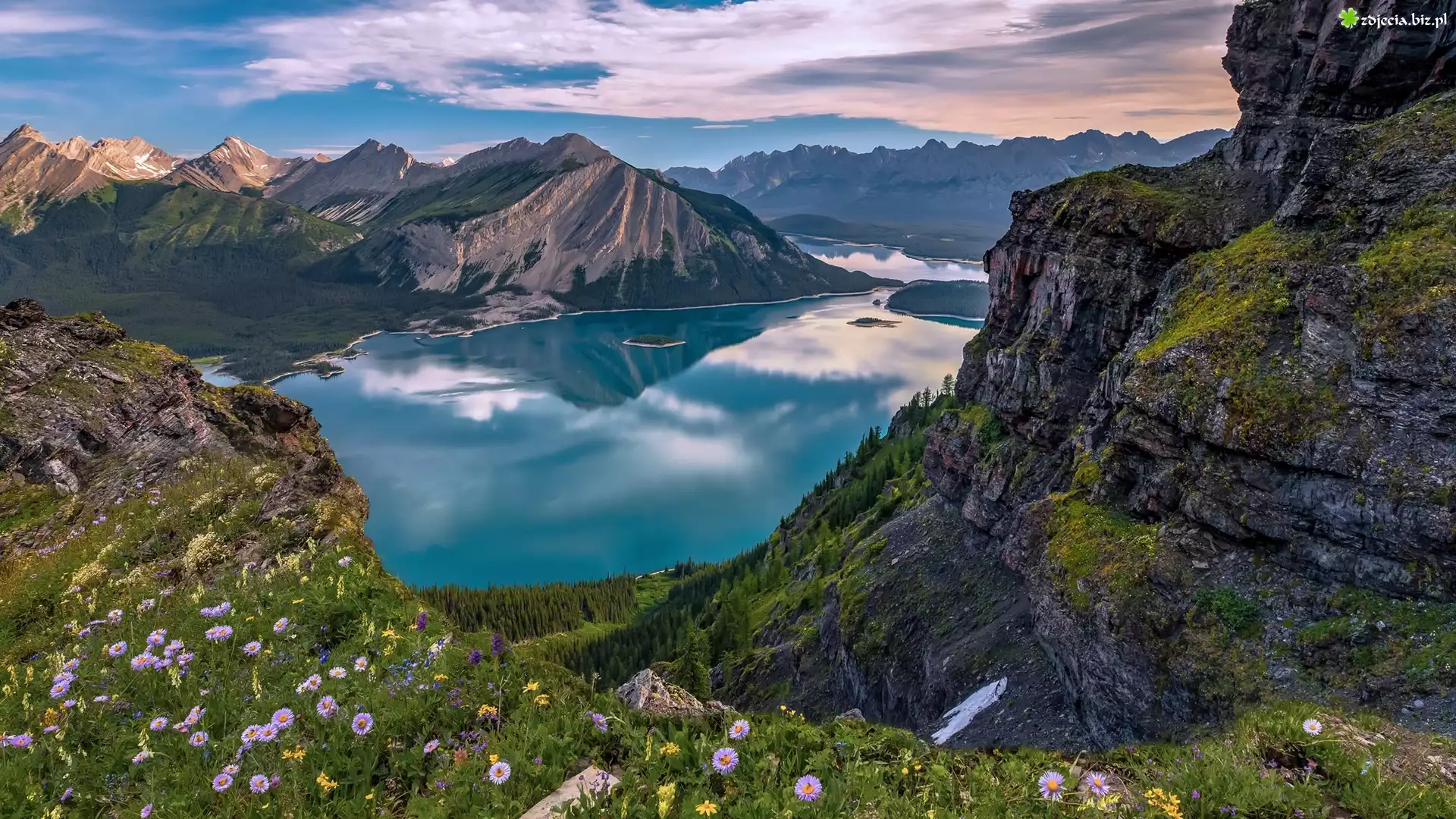 Kanada, Jezioro Upper Kananaskis Lake, Park Prowincjonalny Petera Lougheeda, Kwiaty, Góry, Chmury