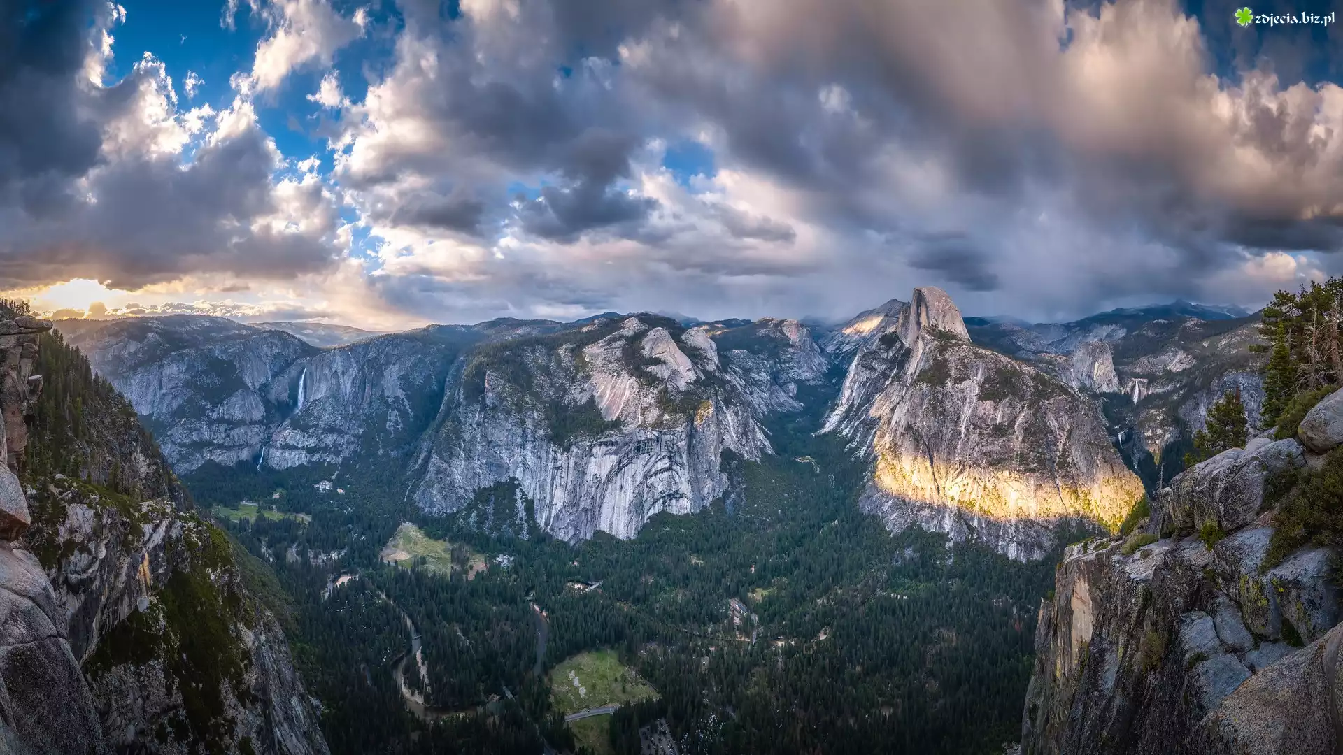 Park Narodowy Yosemite, Góry, Sierra Nevada, Dolina, Yosemite Valley, Drzewa, Roślinność, Skały, Kalifornia, Stany Zjednoczone