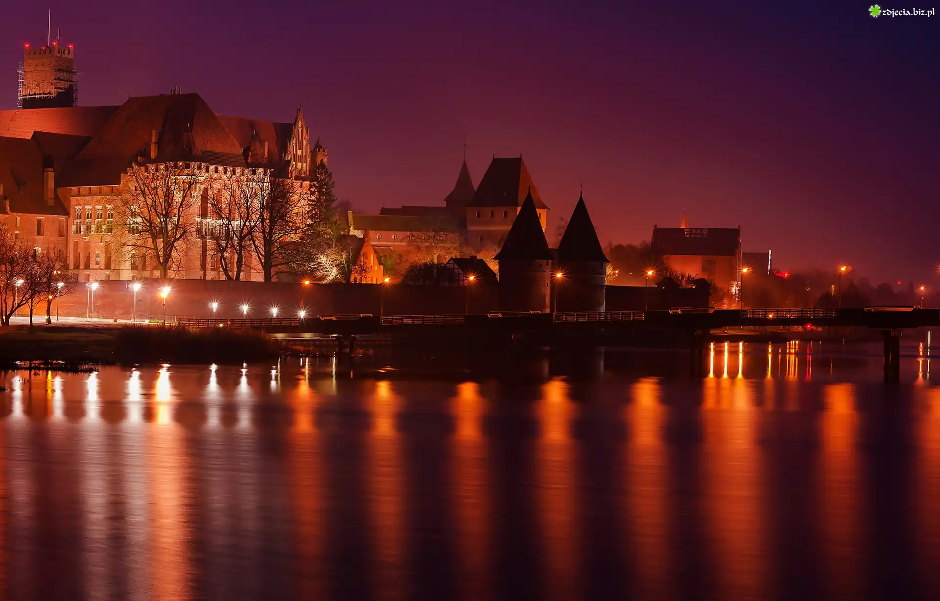 Polska, Malbork, Rzeka Nogat, Zamek, Noc