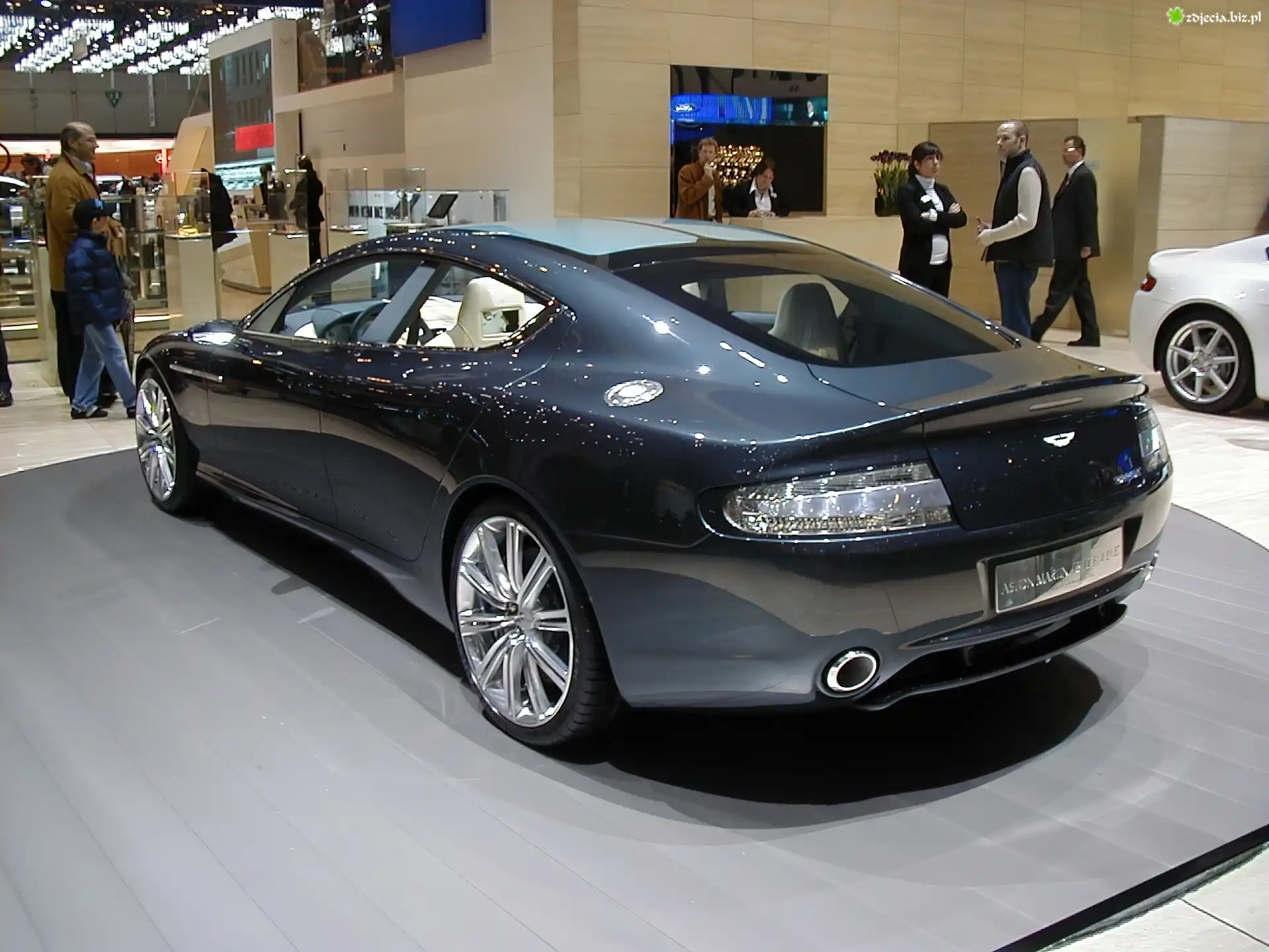 Prezentacja, Aston Martin Rapide